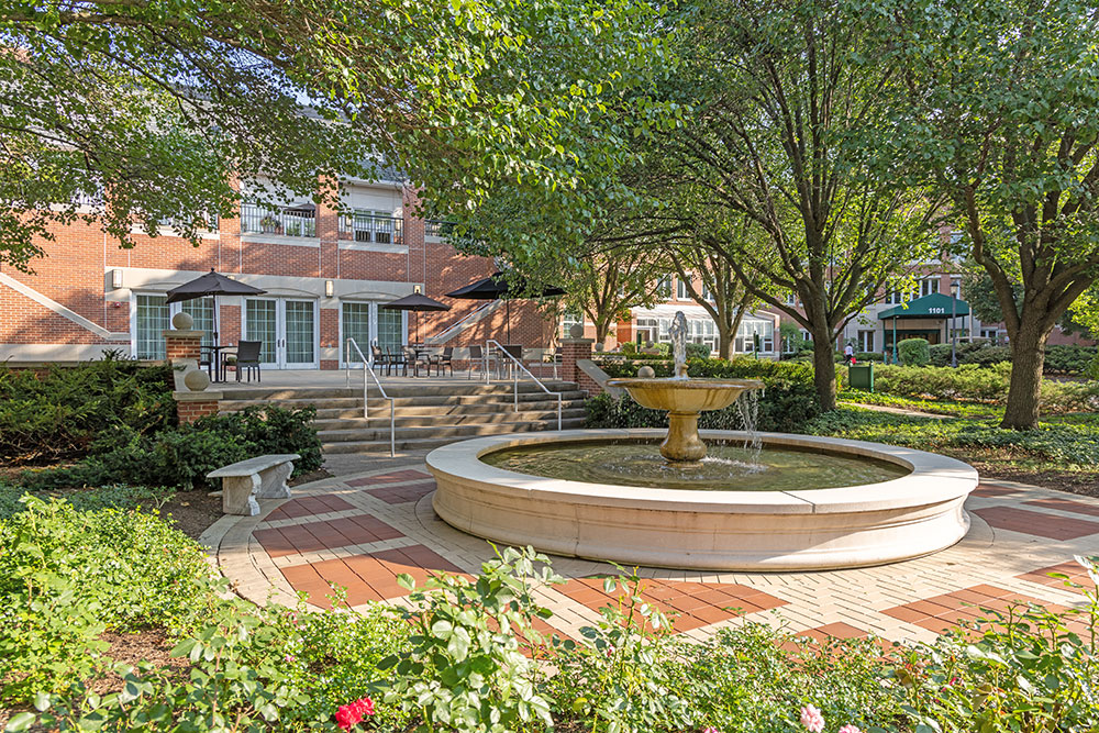 Outdoor fountain in the courtyard at Lake Forest Place